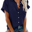 Camisa feminina de manga curta com decote em V e botões, com bolsos - Cinza claro, blusa casual de verão, perfeita para férias ou roupas casuais, roupas de férias, camisa com botões, textura brilhante